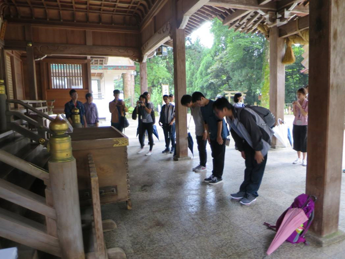 白山比咩神社参拝の様子