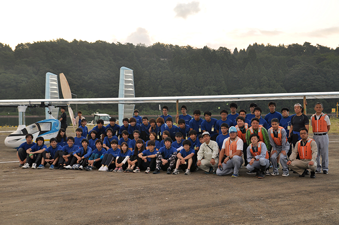 夢考房人力飛行機プロジェクトが穴水湾で試験飛行を実施 2年がかりの準備期間を経て 距離535mの飛行を成功させる ニュース Kit 金沢工業大学