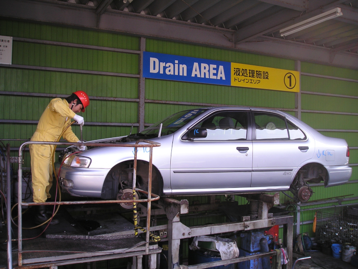 焼却、埋設されてきた「廃車ガラ」のリサイクル資源化を目指す