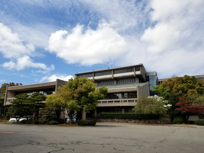 「金沢工業大学本館」（現・金沢工業大学1号館）