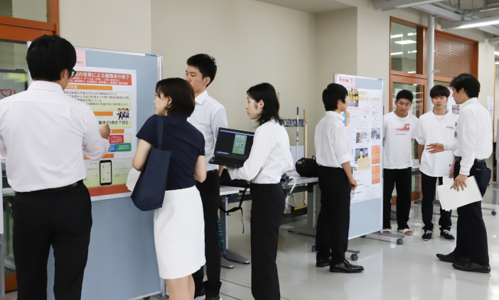実社会における問題発見 解決を目指す2年次必修科目 プロジェクトデザイン 野々市市 金沢市との連携テーマ中間評価会を実施 ニュース Kit 金沢工業大学