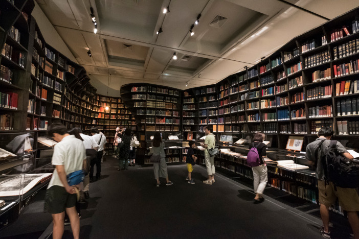 [世界を変えた書物]展 東京展より「知の壁」