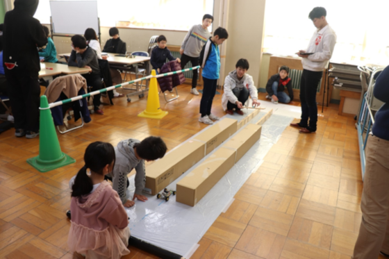 テスト走行を繰り返しながらプログラムを改善