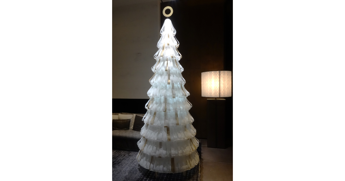 建築学科の竹内申一研究室がデザイン・製作したクリスマスツリーが