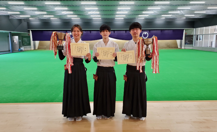 （左から）漆舘采美さん、上田晋平さん、石塚一樹さん