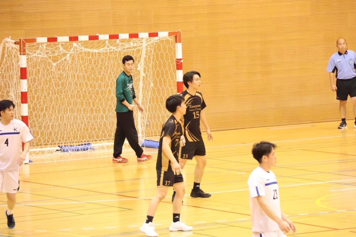大会中の宮下さん（右から3人目）
