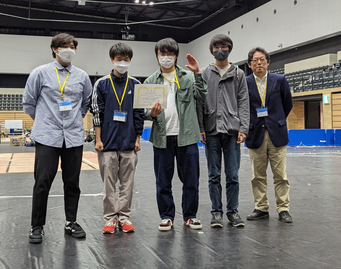 Open Challengeで2位となった出村研究室のメンバー
