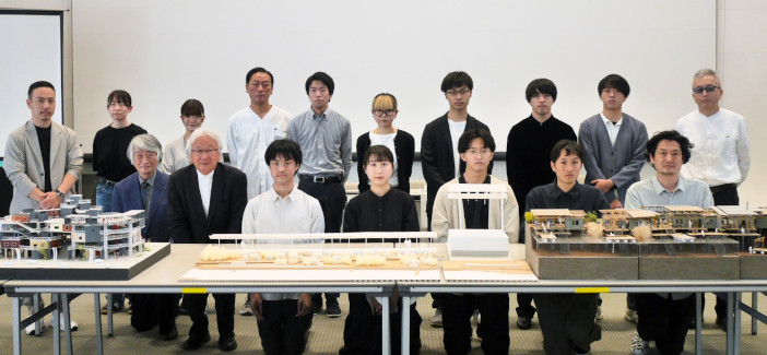 「日本建築家協会全国卒業設計コンクール2023」北陸支部審査会での集合写真（前列右から三番目が西尾さん）