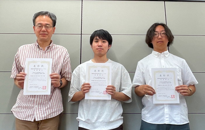 写真左から中沢 実教授、中野 勝章さん、渡辺 魁さん