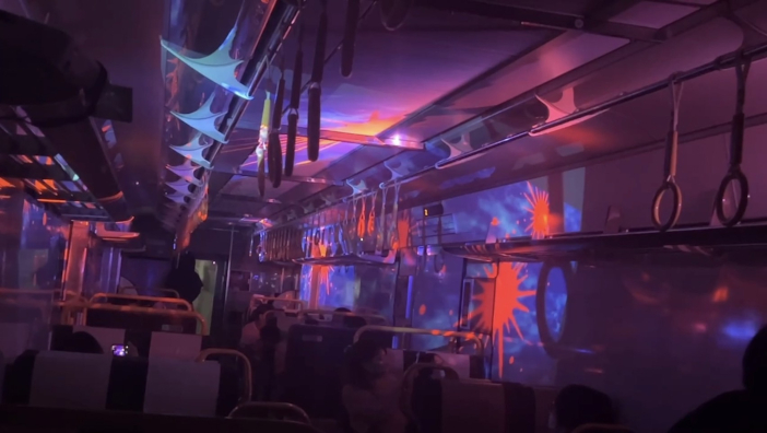 【怪談列車】車両内の暗く不気味なプロジェクション風景