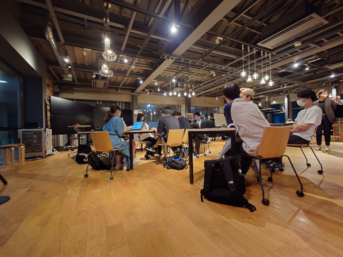 毎週火曜日にChallenge Labで議論が行われた