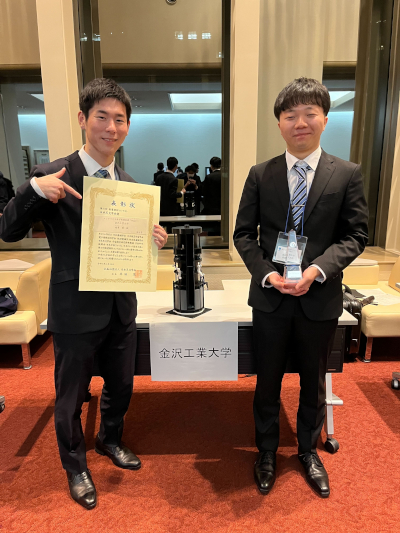 「自分たちが考え提案したことが専門家に評価され、うれしいです」<br class="hidden-sp">と語るリーダーの福澤　慧さん（写真左）と、高橋  虎太郎さん（写真右）