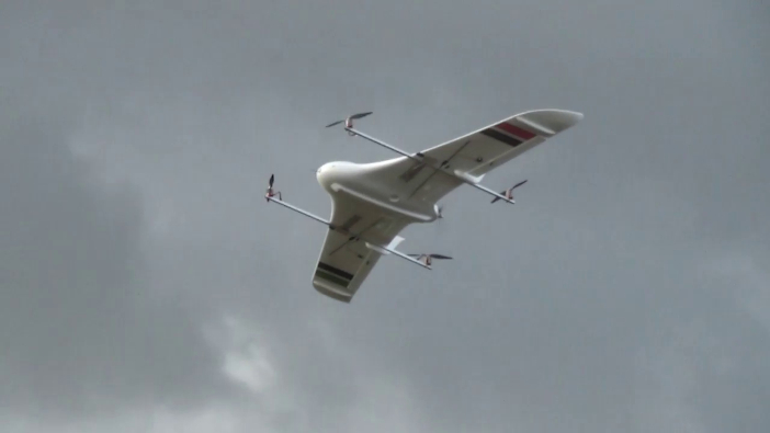 赤坂研究室ではVTOL(垂直離着陸機）の開発に取り組んできた