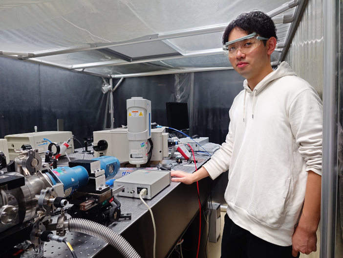 実験で使用されたピコ秒パルスレーザ （金沢工業大学光電相互変換デバイスシステム研究開発センター）