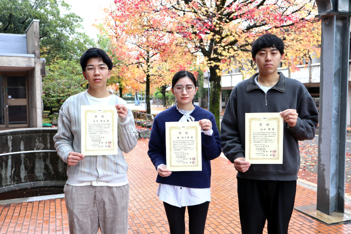 写真左より眞弓碧生さん、橋穂乃果さん、池田響さん