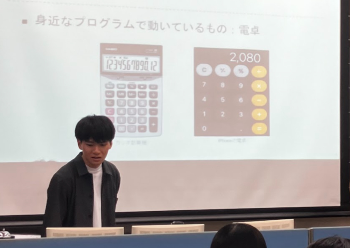 プログラミングの授業を担当する大竹さん
