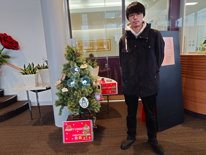 「３Dホログラムファンツリー」を製作した荒木俊輔さん