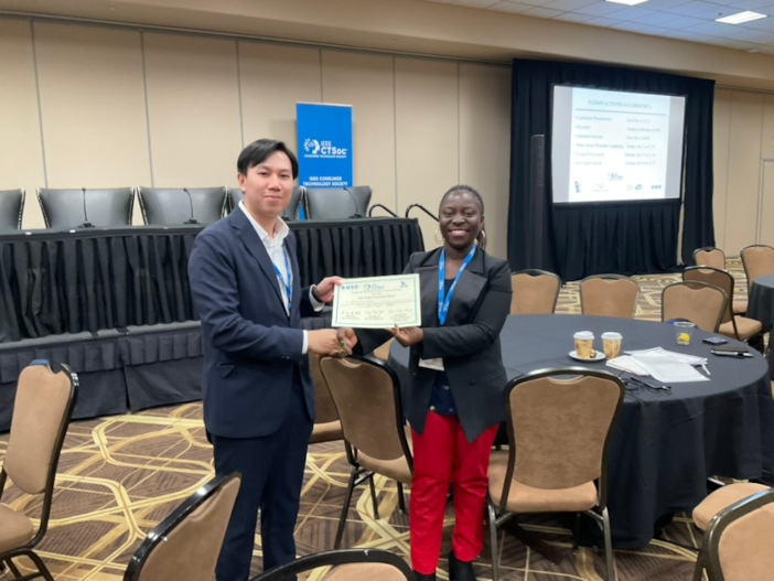 「Best Session Presentation Award」を受賞したアピラク・サンゲンチャイさん(写真左)
