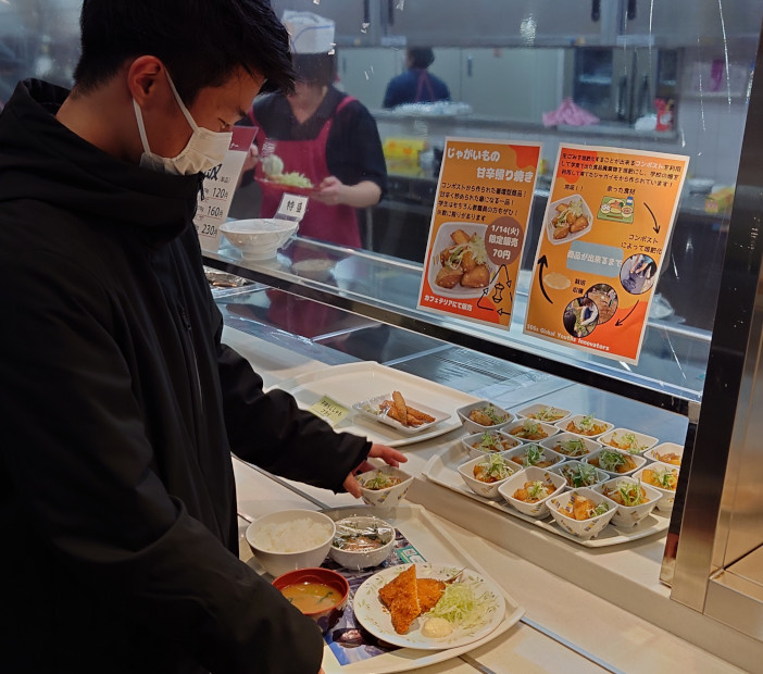 用意した小鉢約40食はすぐに売り切れた