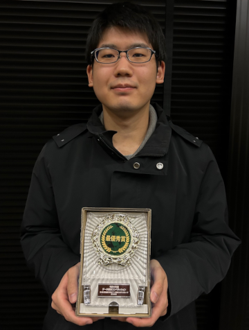 最優秀賞を受賞した経営情報学科4年 那須 祐太さん