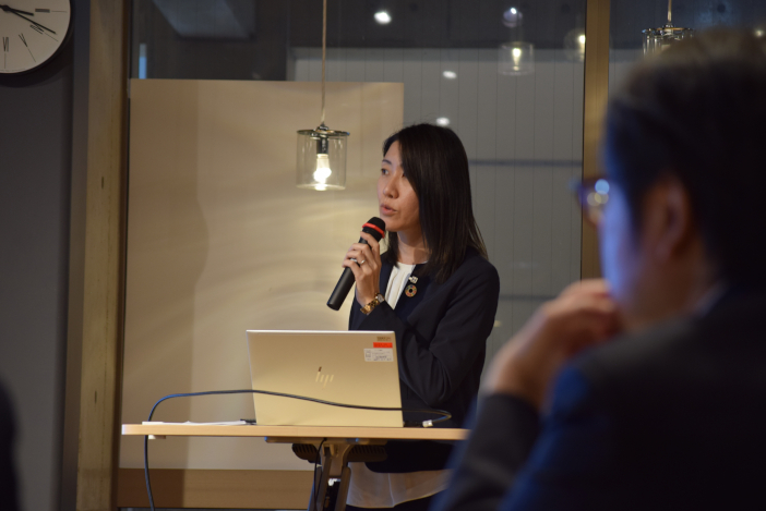 施策結果と考察について発表する北菱電興 開発事業部 開発１部 管理部 管理課の川端亜希子氏