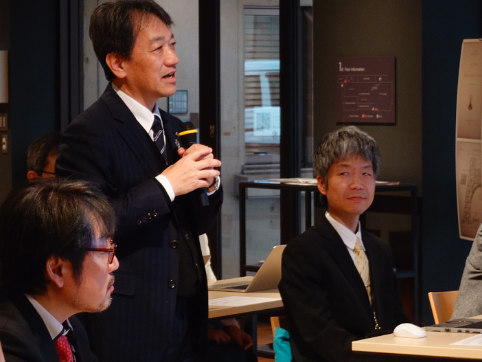 「余裕度天気チェッカーはぜひ大学でも取り入れたい」と話す大澤学長