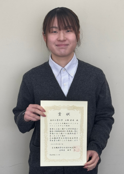 受賞した上阪 彩名さん