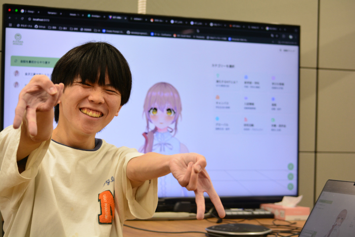 開発を担当した情報工学科4年　山本航輝さん。卒業までに「誰でもどこでも使える」AIエージェントの完成を目指す