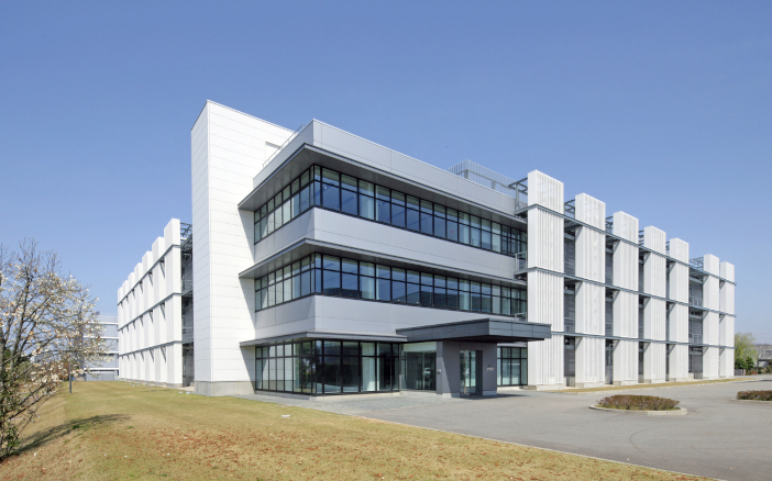 金沢工業大学革新複合材料研究開発センター（ICC）。<br>丸八、東京大学との産学連携で、ロケットの推進用燃料タンクを熱可塑性CFRP（炭素繊維強化プラスチック）で製造する世界初の試みに挑戦する
