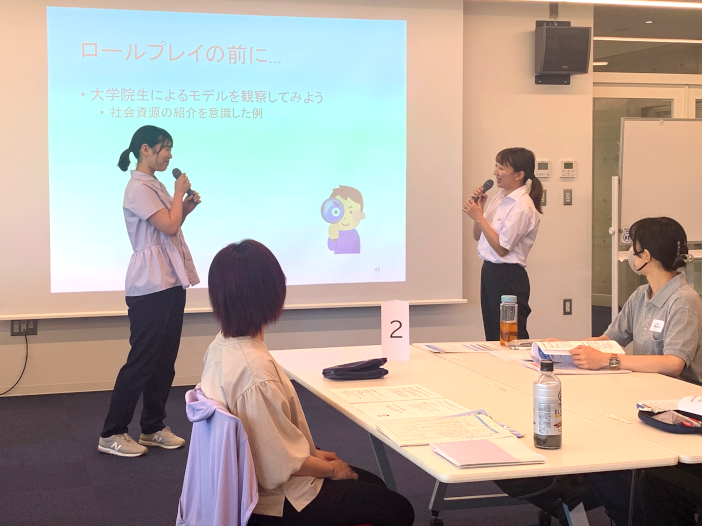 大学院生によるロールプレイ開始前の良い例／悪い例の実演
