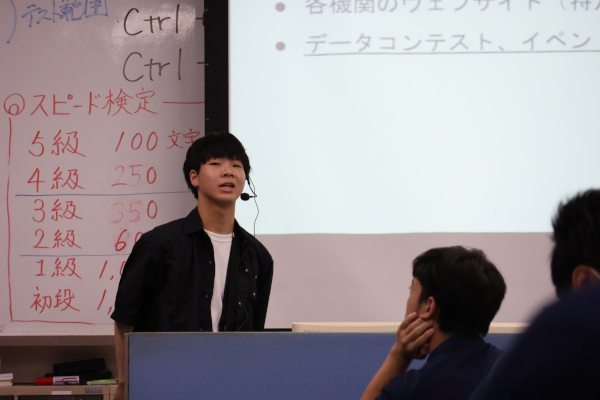 講座を担当した谷内悠真さん（情報工学科2年）