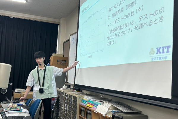 講座を担当した有本偲生さん（情報工学科4年）