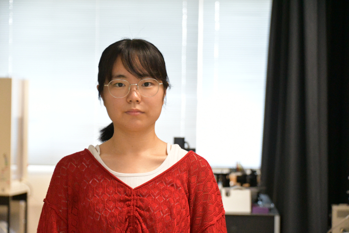 Best Student Poster Award（ツルギフォトニクス財団賞）を受賞した山形 梨里花さん