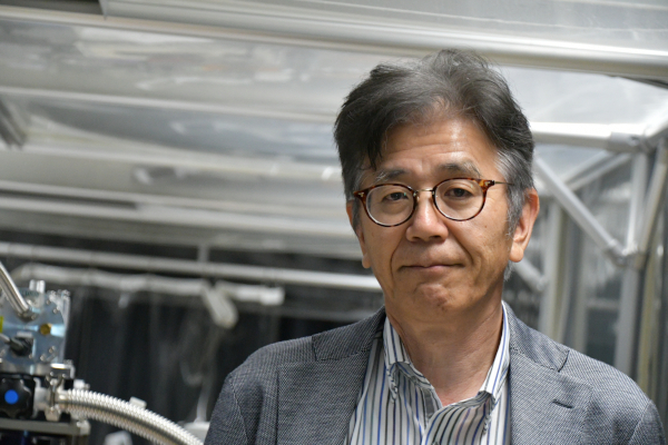 応用物理学会から「フェロー」の称号を授与された山口 敦史教授