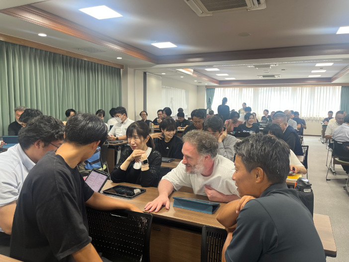 浜松開誠館中学校・高等学校（静岡県浜松市）で行われた日本初のワークショップの模様