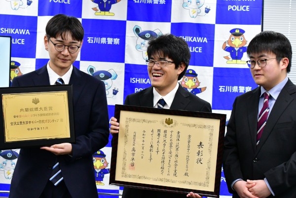 報告会終了後の歓談の様子 報告会終了後の歓談の様子