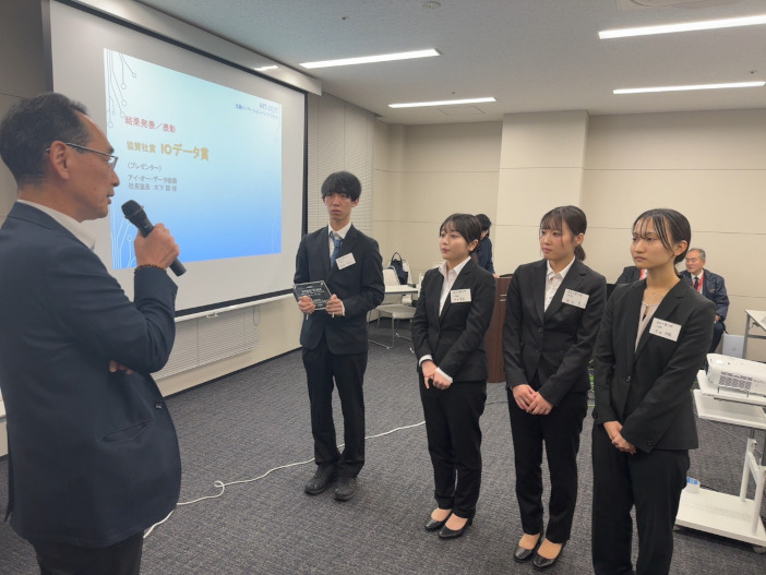 ※写真の左から延命　弘太さん、浜田　真由さん、田近　恵子さん、本田　詩織さん