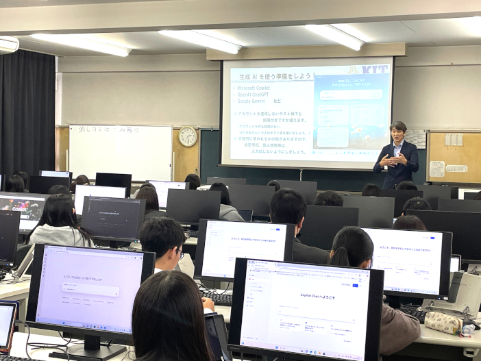 AIの基礎的概念について語る佐野准教授 AIの基礎的概念について語る佐野准教授