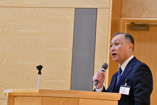 講評を行う野々市市の山口良 副市長。<br>「大学生目線の視点はとても重要で、大切にしていきたい」と期待を寄せた