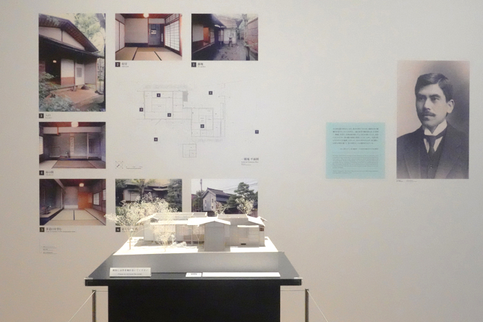 解体前の写真や図面を背景に展示されている 解体前の写真や図面を背景に展示されている