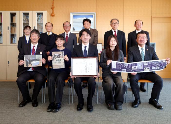 贈呈式の後の記念撮影