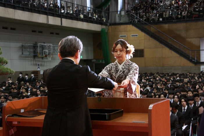 修士（心理学）の学位記を授与された心理科学研究科 中村 彩水さん