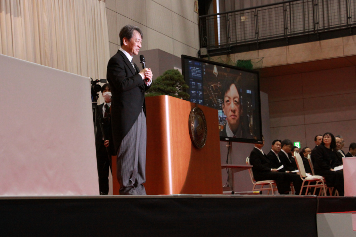 大澤学長は学生プロジェクトにより開発された「AI学長アバター」のデモンストレーションも行った