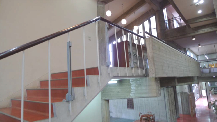 改修前の手すり（提供：中本武志）