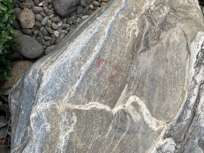 石に書かれた数字