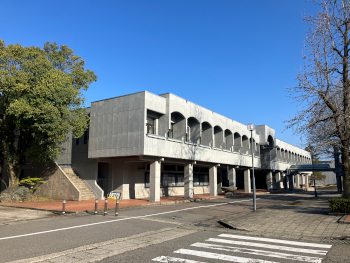 外壁改修工事後の3号館（提供：施設部）