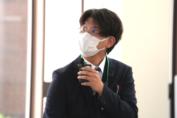 (株)スパーテル てまりフィットネス管理者 村上拓也 氏からテーマ内容について説明が行われた(金沢工業大学扇が丘キャンパス) (株)スパーテル てまりフィットネス管理者 村上拓也 氏からテーマ内容について説明が行われた<br>(金沢工業大学扇が丘キャンパス)