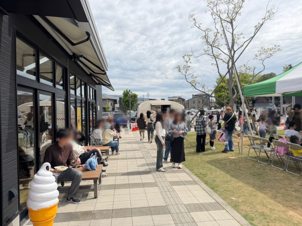 野々市カレーフェスの模様。多くの来場者で賑わった 野々市カレーフェスの模様。多くの来場者で賑わった