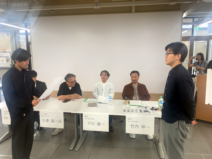 「TONKAN」の運営元である株式会社キャリアナビゲーション 平 部長より、表彰状を授与