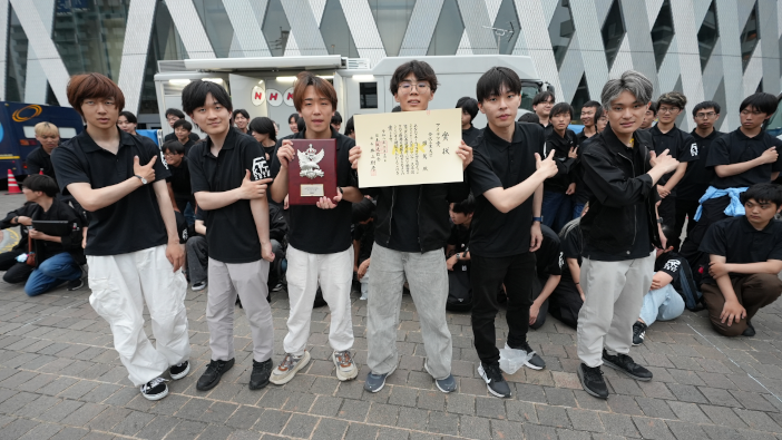 アイデア賞を受賞した夢考房ロボットプロジェクトのみなさん